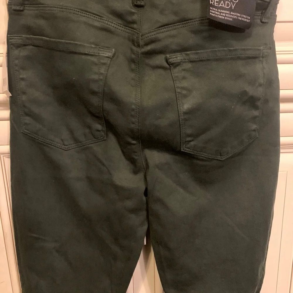 J Brand
Photo Ready Ankle Skinny Ripped/ Cut Knees Jeans in Green Mercy Waist 28